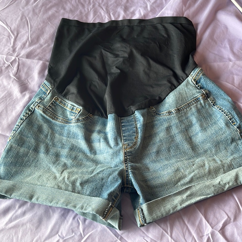 Maternity shorts